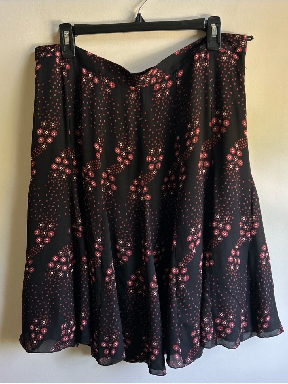 Brooks Brothers 100% Silk Black Red Floral Lined Skirt 24” Long Sz 14